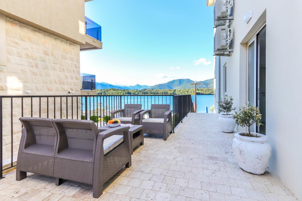 Apartments Maestral Tivat Exterior foto